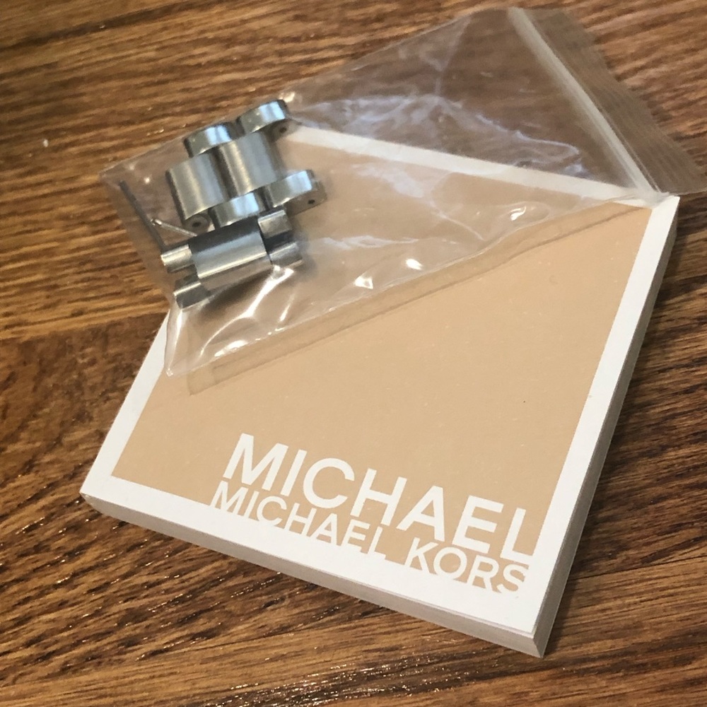 Michael Kors Watch - Picture 3 of 6